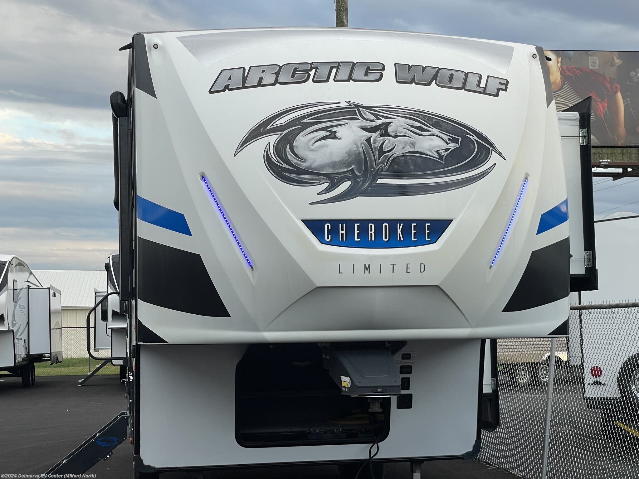 2018 Forest River Cherokee Arctic Wolf 265DBH RV for Sale in Milford