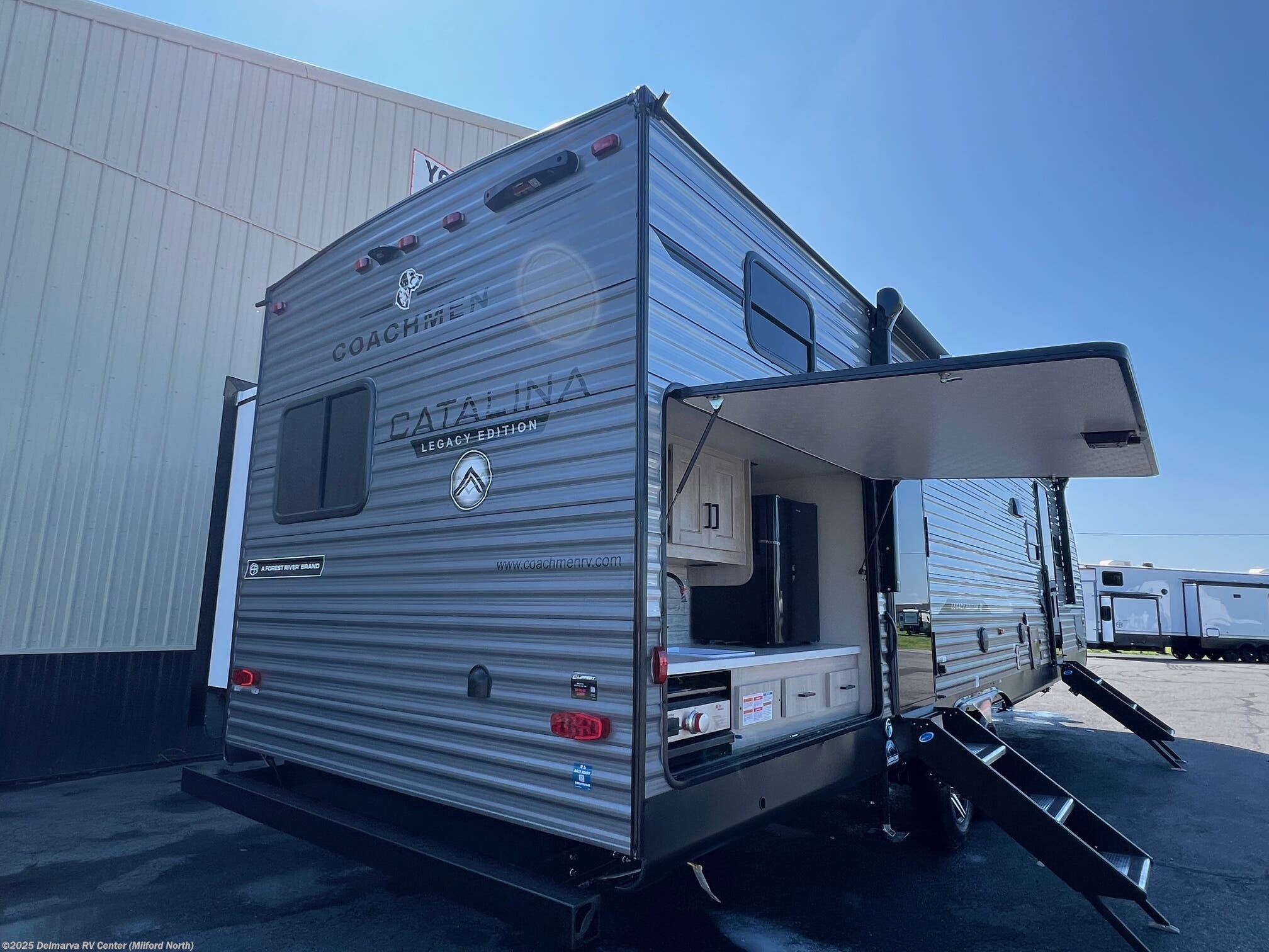 2026 Catalina Legacy Edition 323BHDSCK by Coachmen from Delmarva RV Center (Milford North) in Milford North, Delaware
