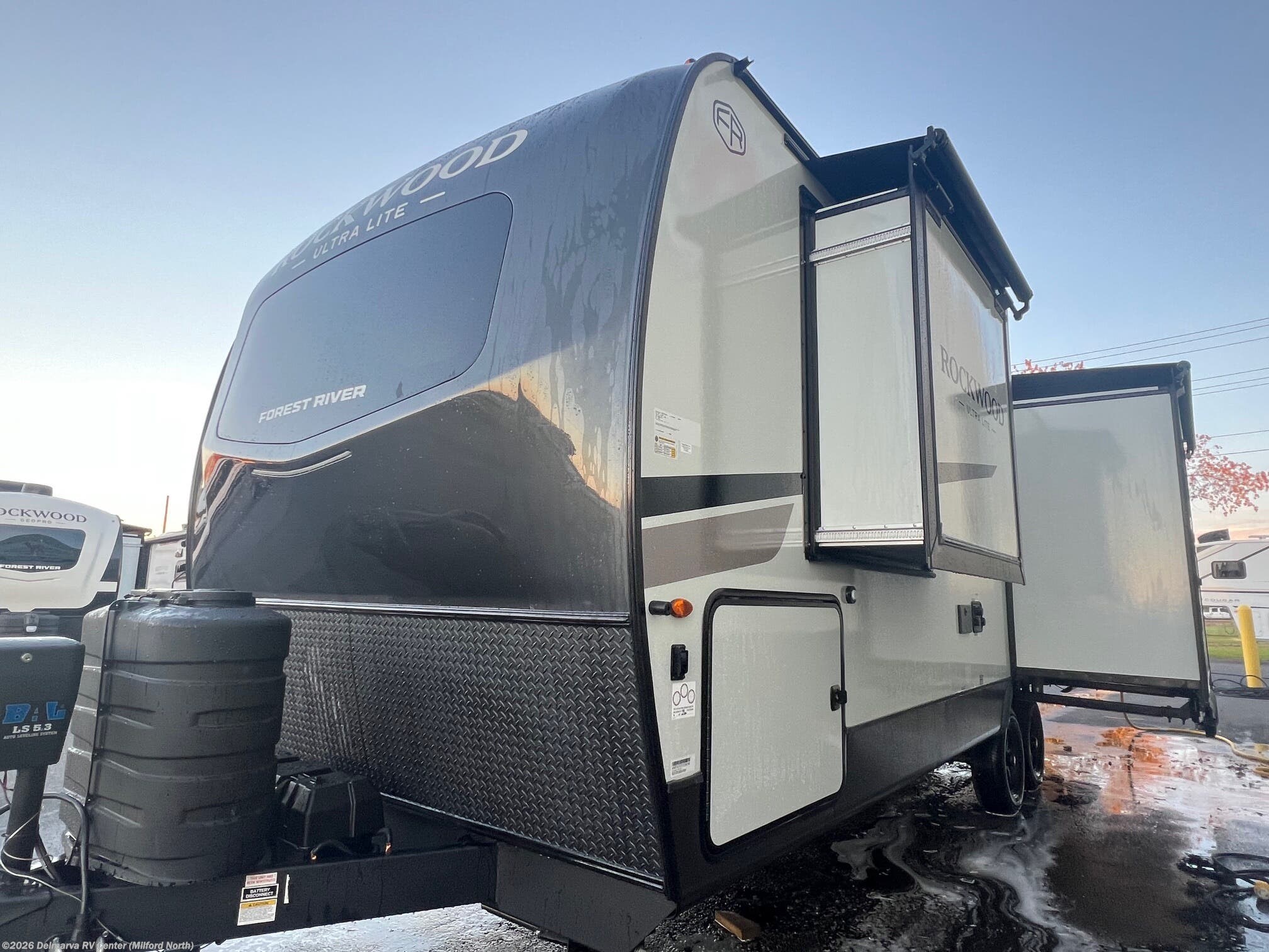 2026 Forest River Rockwood Ultra Lite 2618RD - New Travel Trailer For Sale by Delmarva RV Center in Milford, Delaware features Ladder, Hitch, U-Shaped Dinette, Awning, Oven