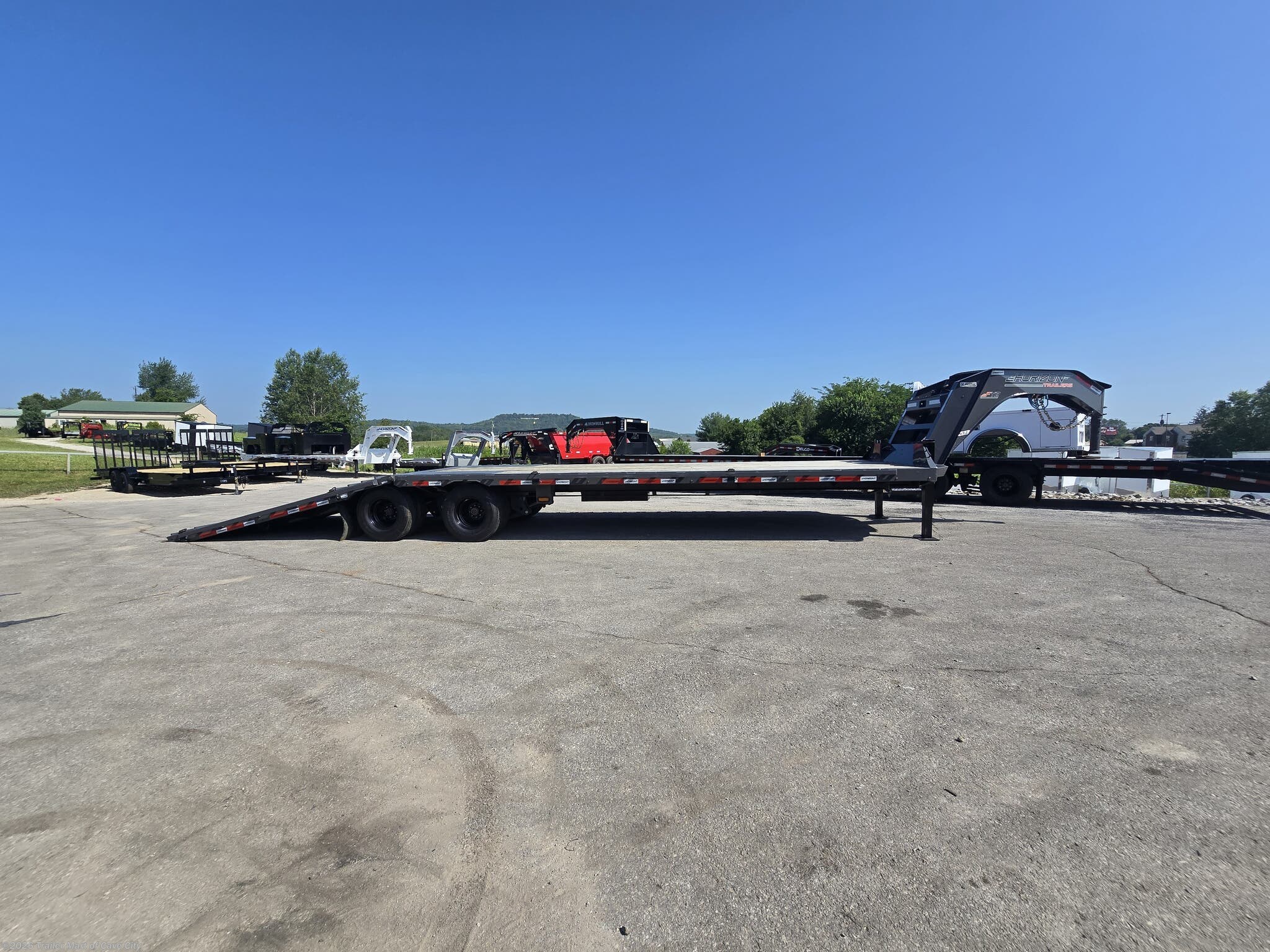 2025 Horizon Trailers FYZ 34' GN Hydraulic Dovetail Deckover Trailer