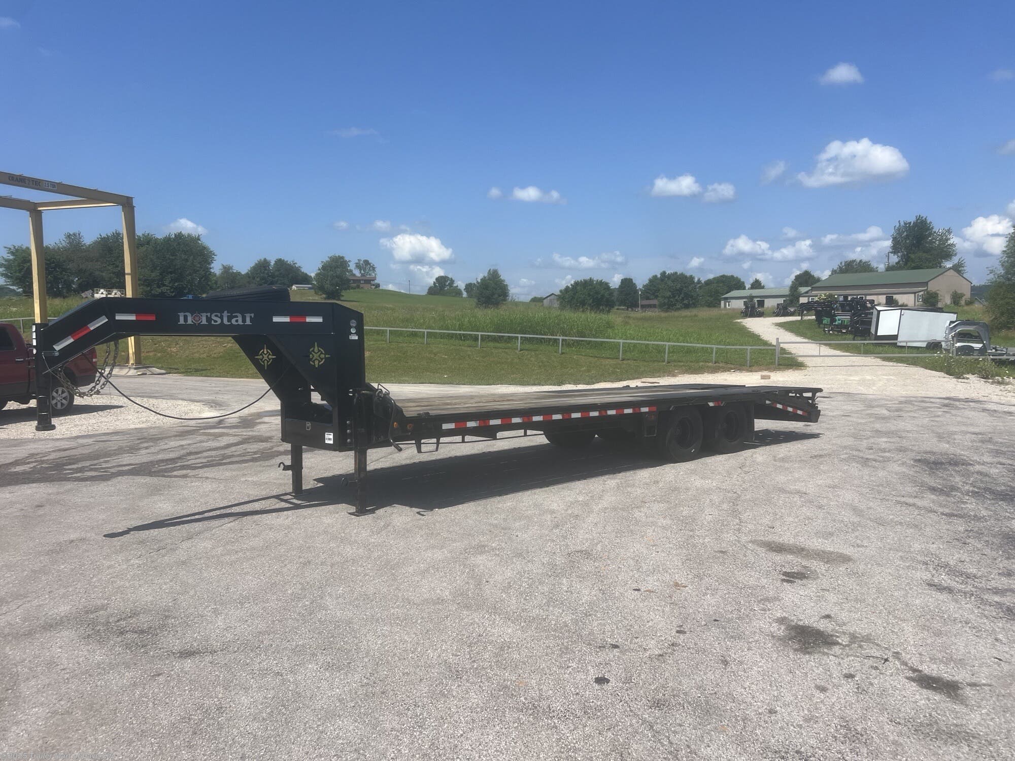 2023 Norstar 22GN (20'+5') Deckover Trailer