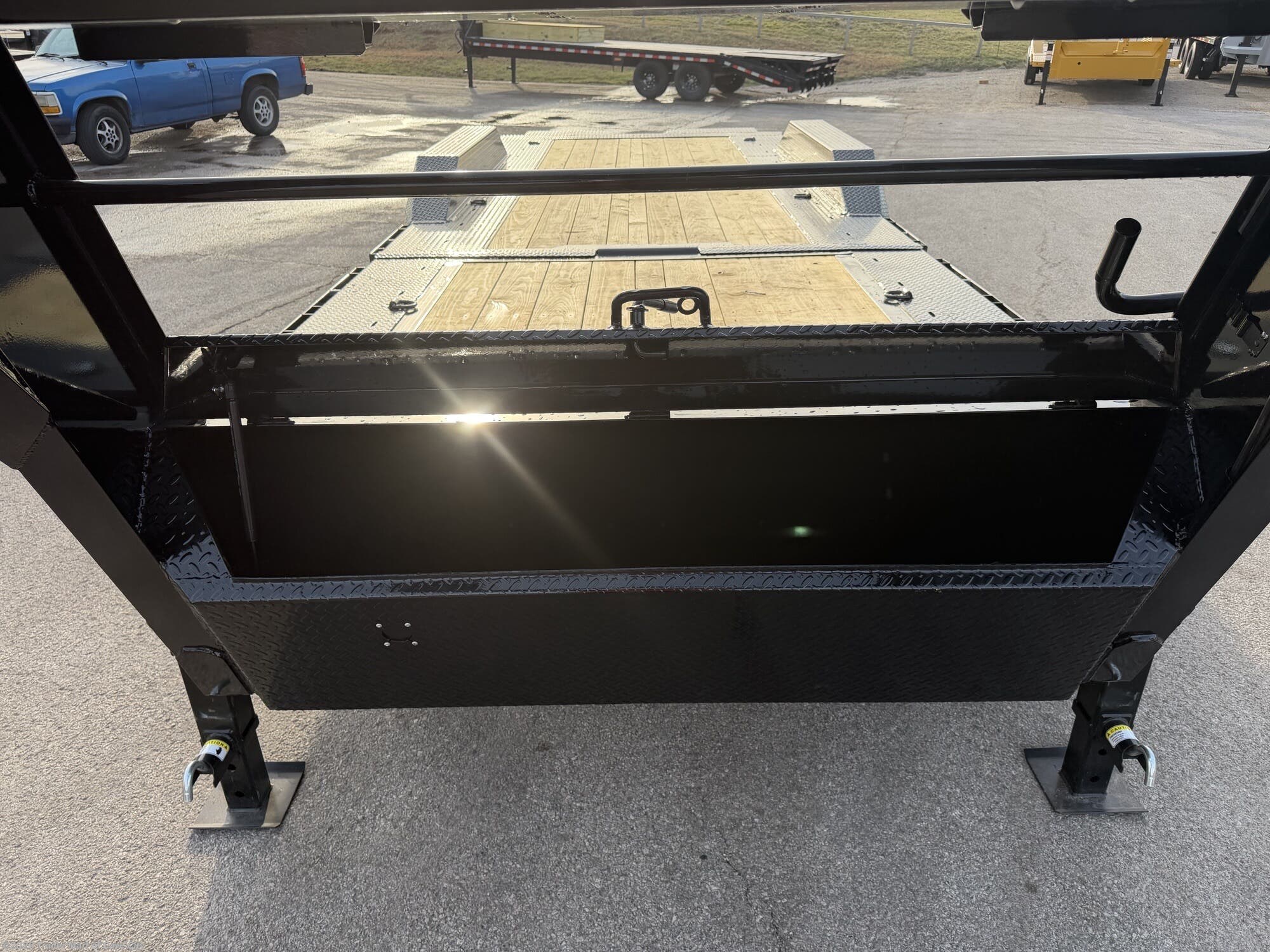 2026 HET 24' (16'+8') GN Gravity Tilt Deck Trailer by Horizon Trailers from Trailer Mart of Cave City in Cave City, Kentucky