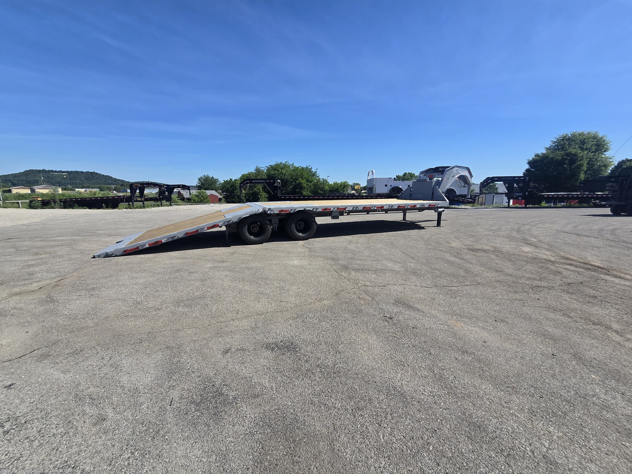 2026 Horizon Trailers FYZ 32' GN Hydraulic Dovetail Deckover Trailer