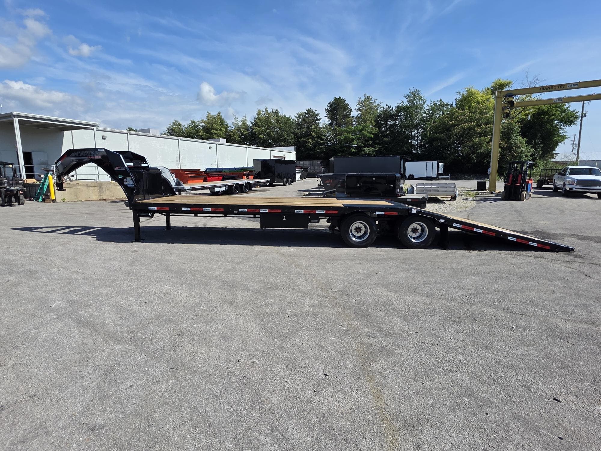 2026 Horizon Trailers FYZ 32' GN Hydraulic Dovetail Deckover Trailer