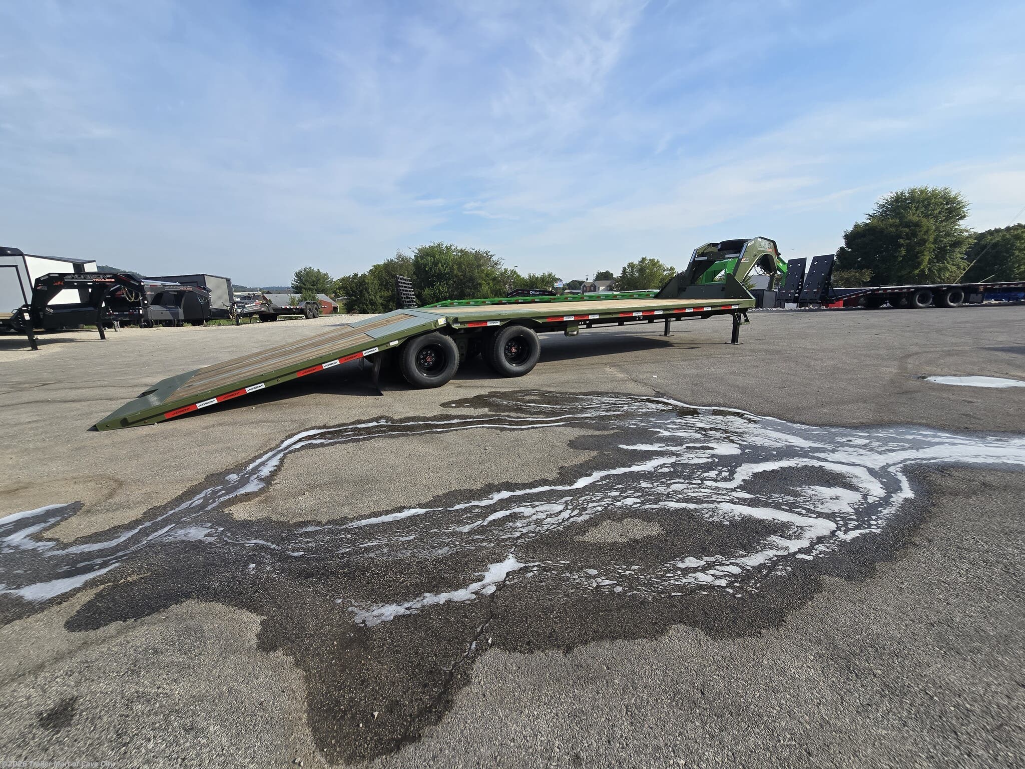2026 Horizon Trailers FYZ 32' GN Hydraulic Dovetail Deckover Trailer