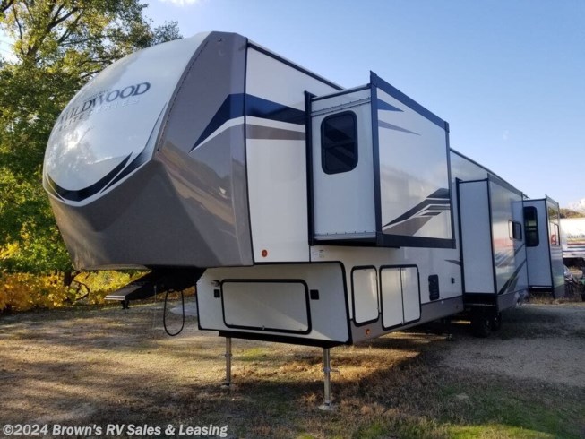 2024 Forest River Wildwood Heritage Glen Elite Luxury 35RE - New Fifth Wheel For Sale by Brown