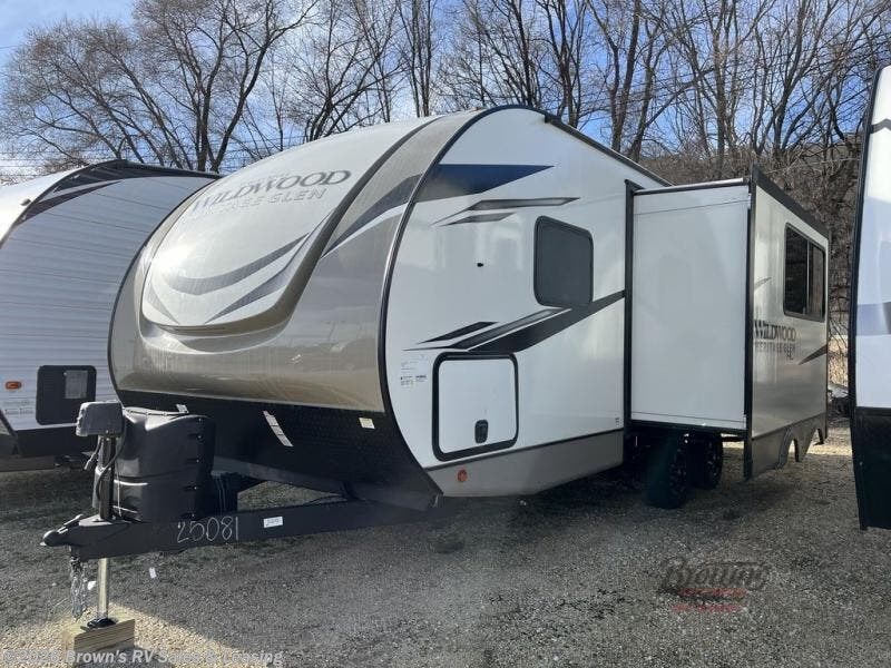 Used 2023 Forest River Wildwood Heritage Glen Hyper-Lyte 22RBHL available in Guttenberg, Iowa
