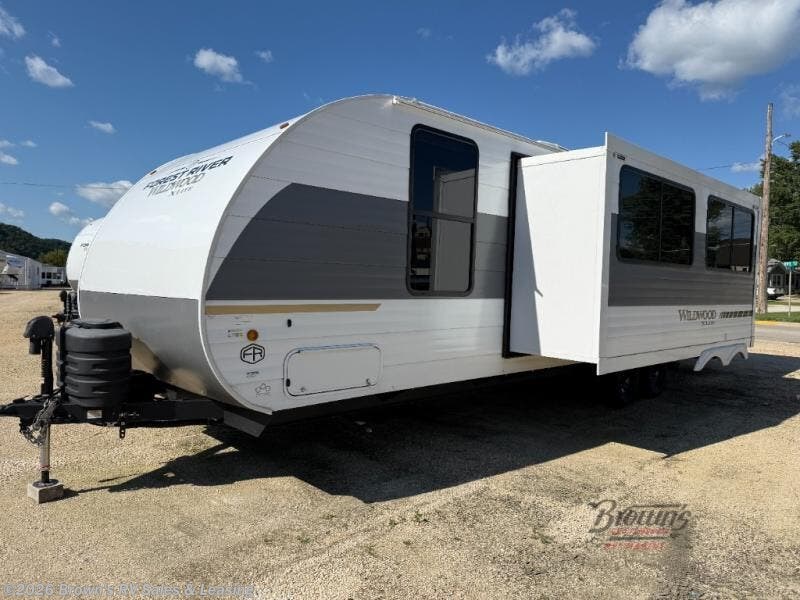 Used 2025 Forest River Wildwood X-Lite 273QBXL available in Guttenberg, Iowa