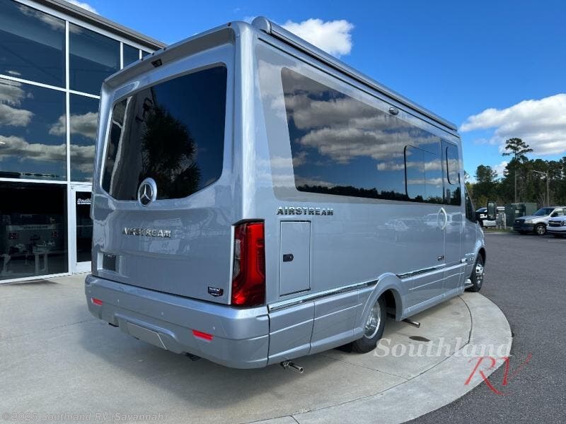 New 2026 Airstream Atlas Murphy Suite available in Savannah, Georgia
