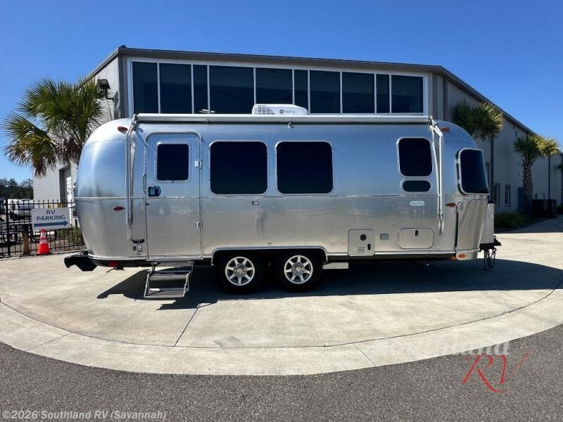 New 2026 Airstream Flying Cloud 23FB Twin available in Savannah, Georgia