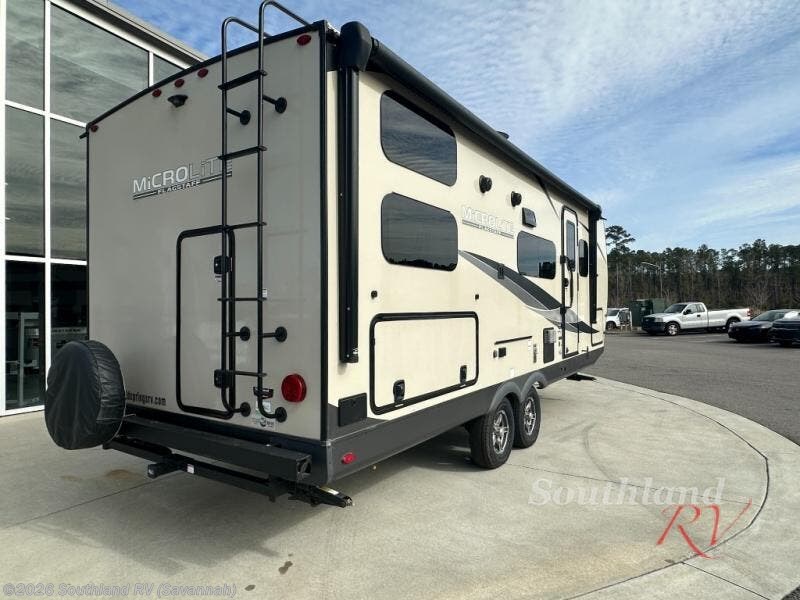 2023 Flagstaff Micro Lite 25BDS by Forest River from Southland RV in Savannah, Georgia