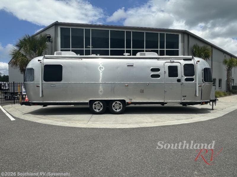 2024 Classic Queen 30RB by Airstream from Southland RV in Savannah, Georgia
