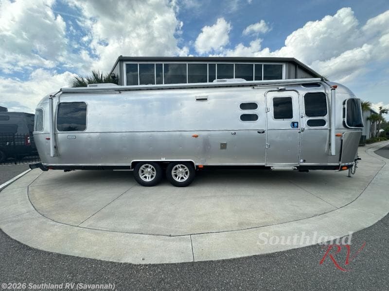 New 2027 Airstream Classic 30RB Queen available in Savannah, Georgia
