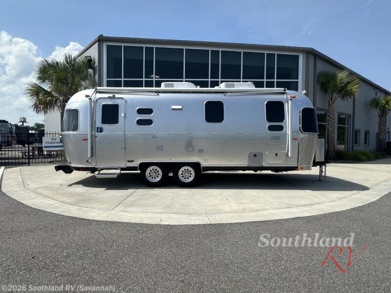 New 2027 Airstream Globetrotter 25FB Twin available in Savannah, Georgia