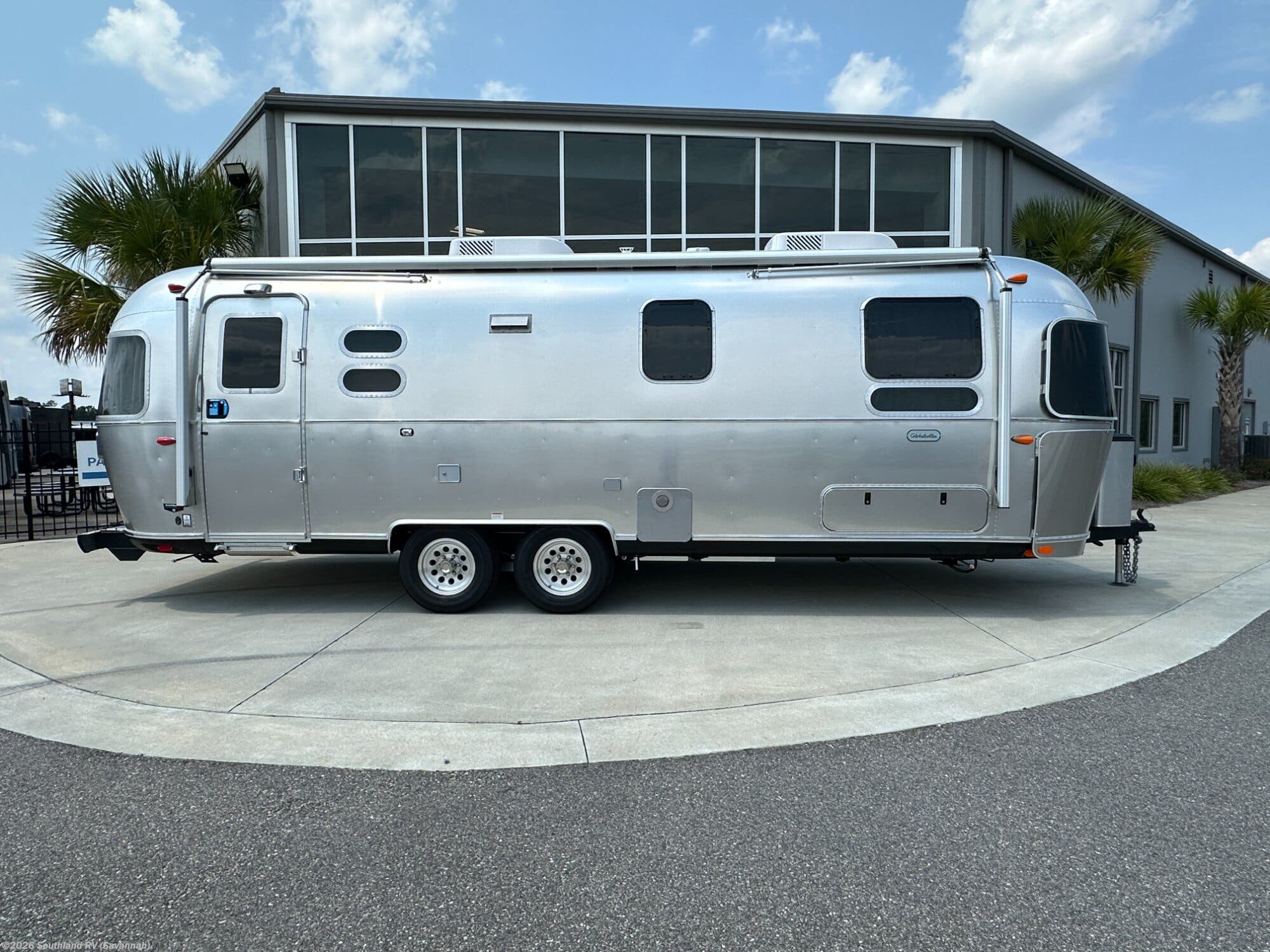 New 2027 Airstream Globetrotter 27FB Twin available in Savannah, Georgia