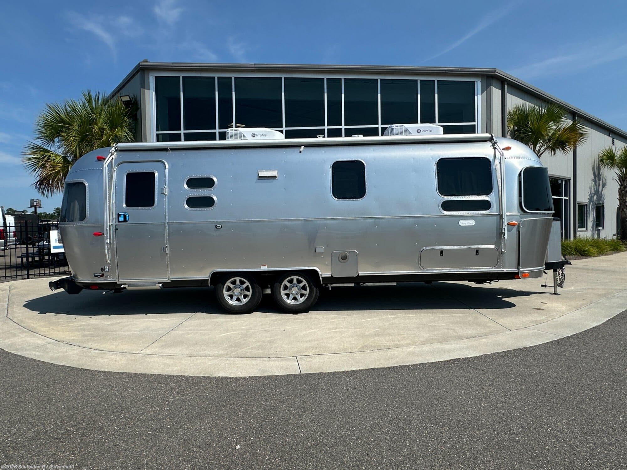 New 2027 Airstream Flying Cloud 27FB Twin available in Savannah, Georgia