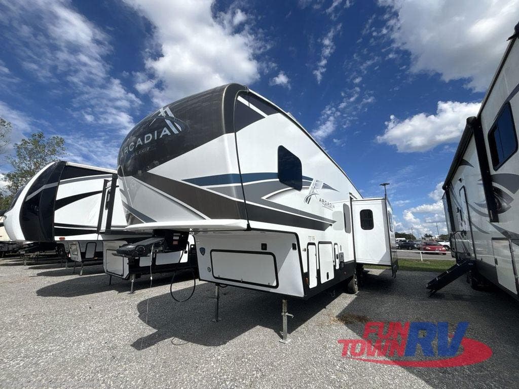 Used 2025 Keystone Arcadia 27SBH available in Anna, Illinois