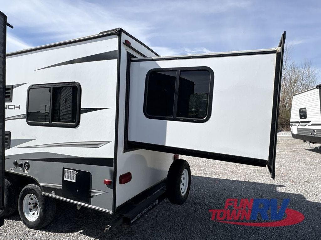 Used 2018 Starcraft Launch 19BHS available in Anna, Illinois