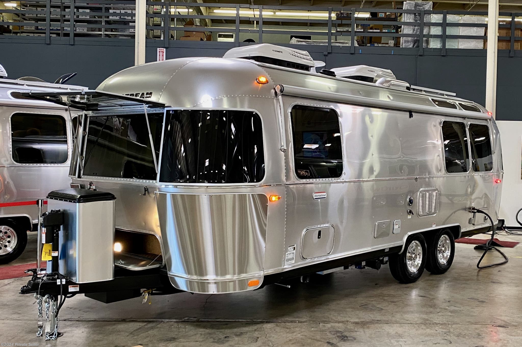 7. 2018 Airstream Flying Cloud 25FB For Sale by Owner - $75,000 - wide 1