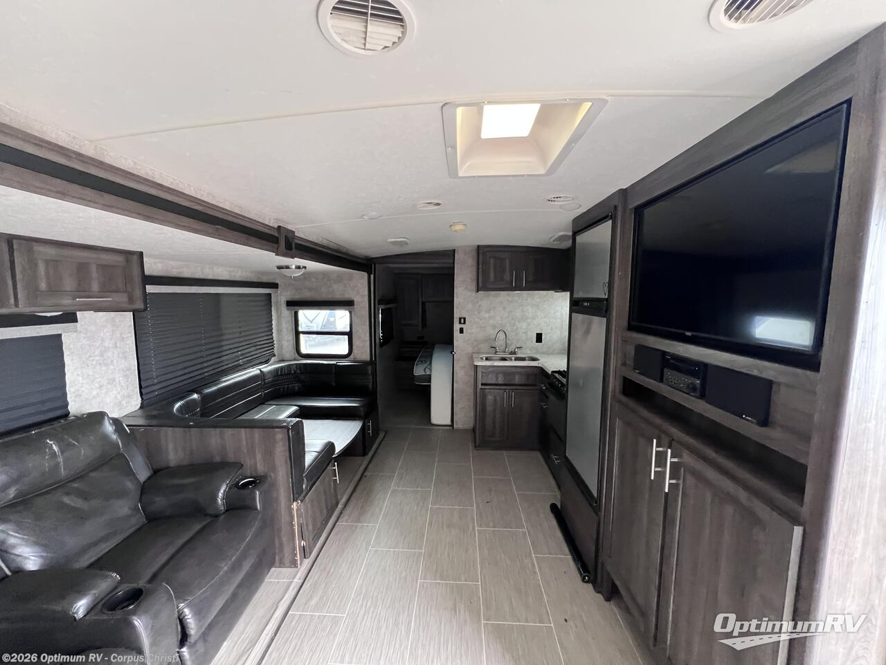 Used 2018 Highland Ridge Silverstar Lite ST2802BH available in Robstown, Texas