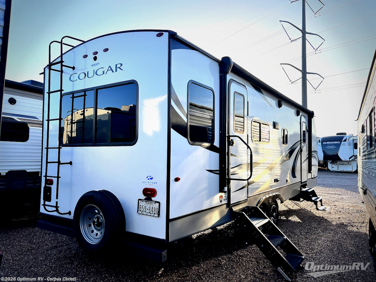 2022 Keystone Cougar Half-Ton 25RDS - Used Travel Trailer For Sale by Optimum RV - Corpus Christi in Robstown, Texas features Slideout, Awning