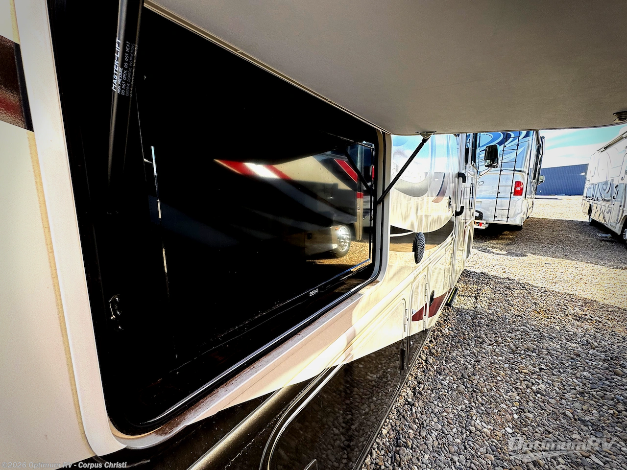 2017 Thor Hurricane 29M - Used Class A For Sale by Optimum RV - Corpus Christi in Robstown, Texas features Awning, Slideout