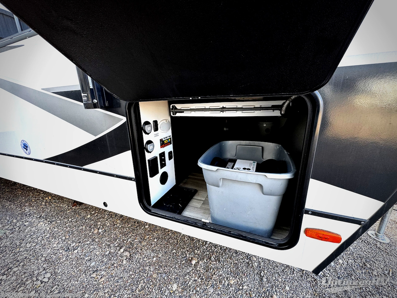 2024 Delta 321BH - Used Travel Trailer For Sale by Optimum RV - Corpus Christi in Robstown, Texas features Slideout, Awning