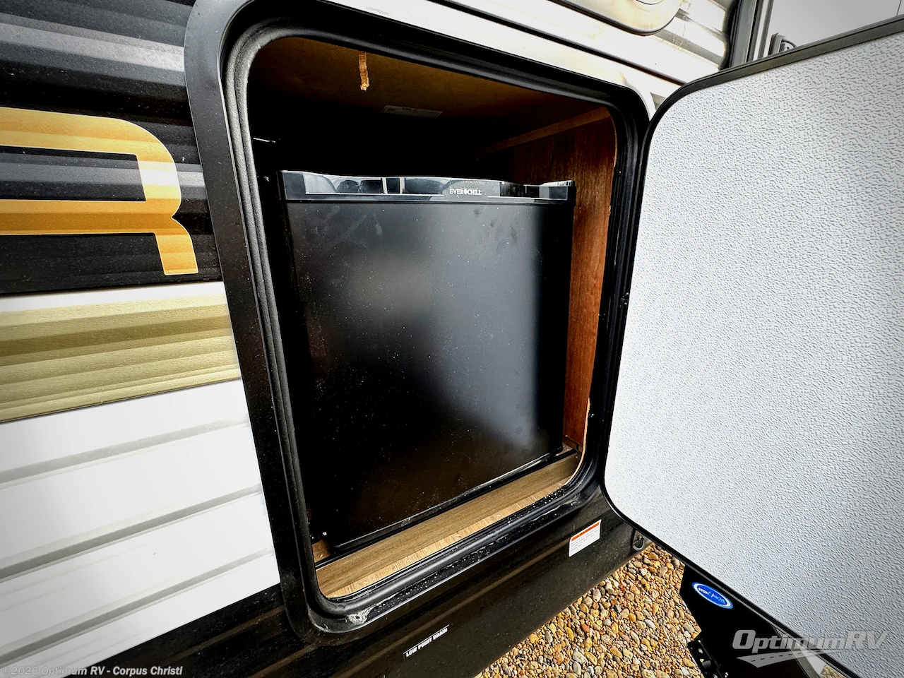 2026 Prime Time Avenger 23BHS - New Travel Trailer For Sale by Optimum RV - Corpus Christi in Robstown, Texas features Awning, Slideout
