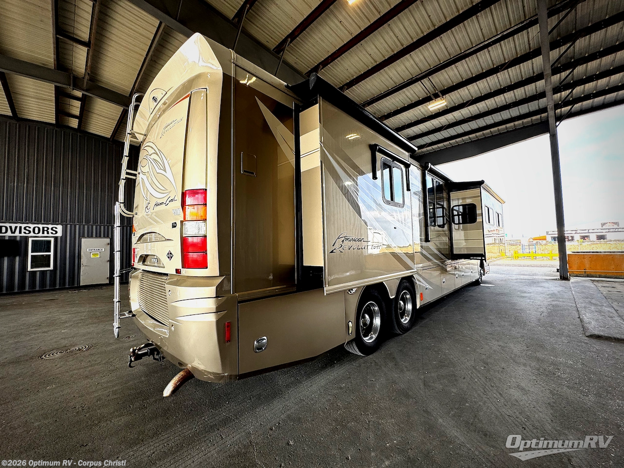 2011 American Coach American Revolution 42Q - Used Class A For Sale by Optimum RV - Corpus Christi in Robstown, Texas features Slideout