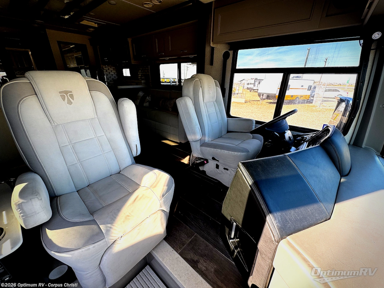 2023 Thor Venetian B42 - Used Class A For Sale by Optimum RV - Corpus Christi in Robstown, Texas features Awning, Slideout