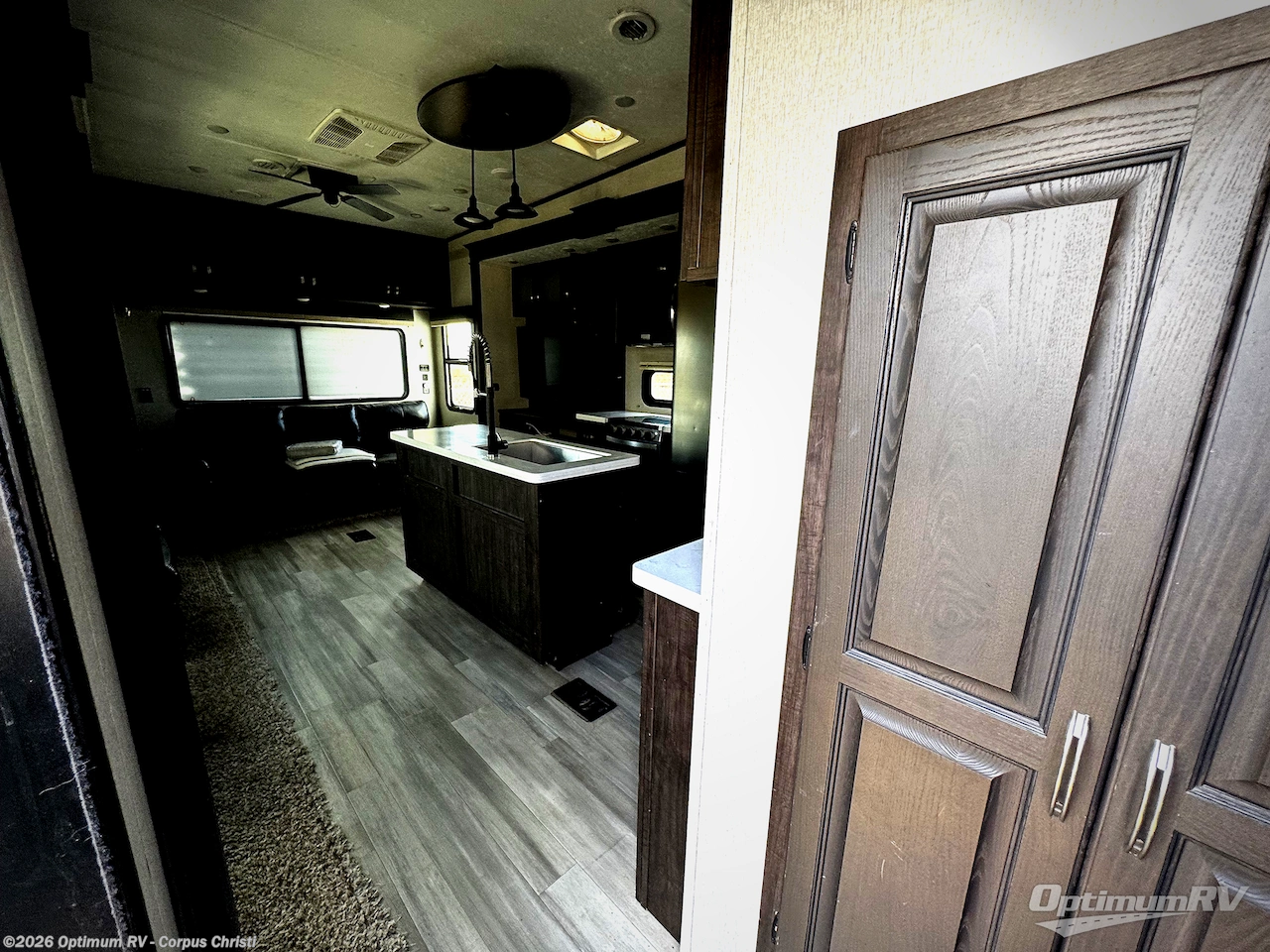 2022 Coachmen Brookstone 398MBL - Used Fifth Wheel For Sale by Optimum RV - Corpus Christi in Robstown, Texas features Slideout, Awning