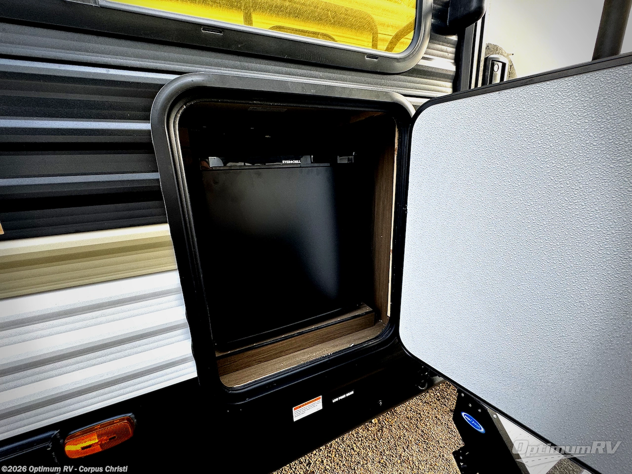 2026 Prime Time Avenger 26DBS - New Travel Trailer For Sale by Optimum RV - Corpus Christi in Robstown, Texas features Awning, Slideout