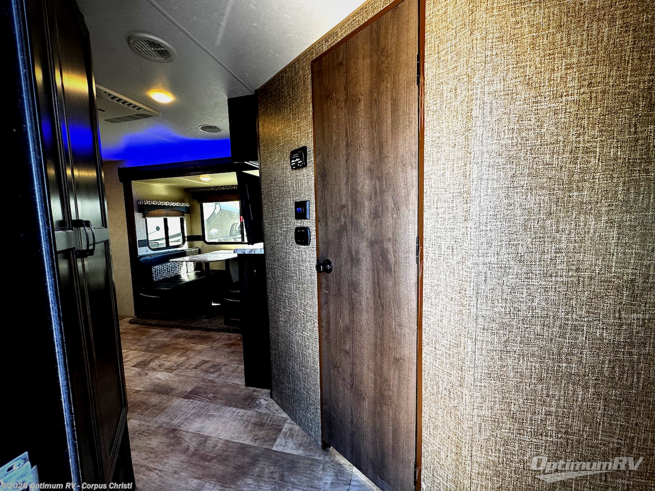 2017 K-Z Connect C241RLK - Used Travel Trailer For Sale by Optimum RV - Corpus Christi in Robstown, Texas features Slideout, Awning