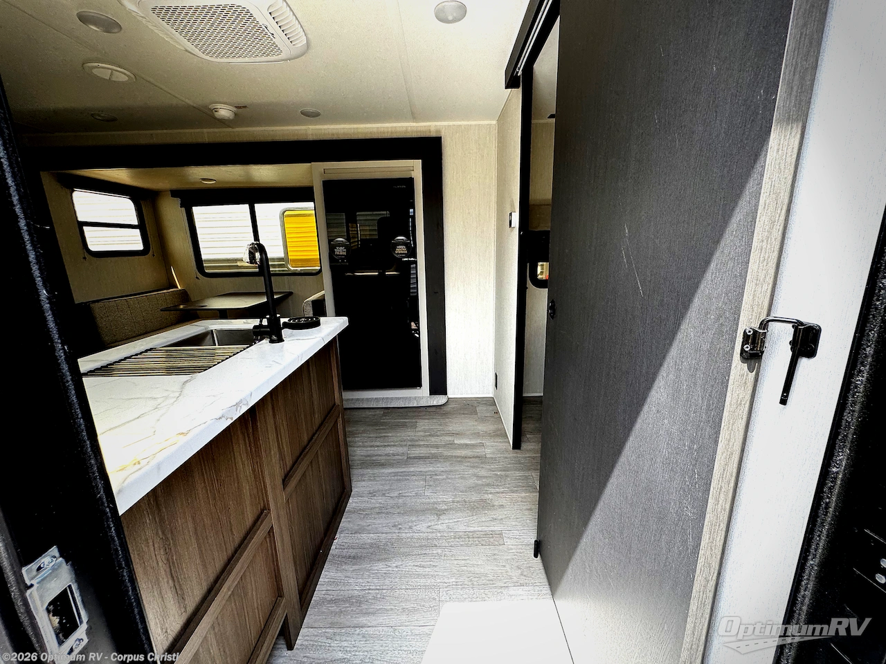 2026 Prime Time Avenger 23BHS - New Travel Trailer For Sale by Optimum RV - Corpus Christi in Robstown, Texas features Slideout, Awning
