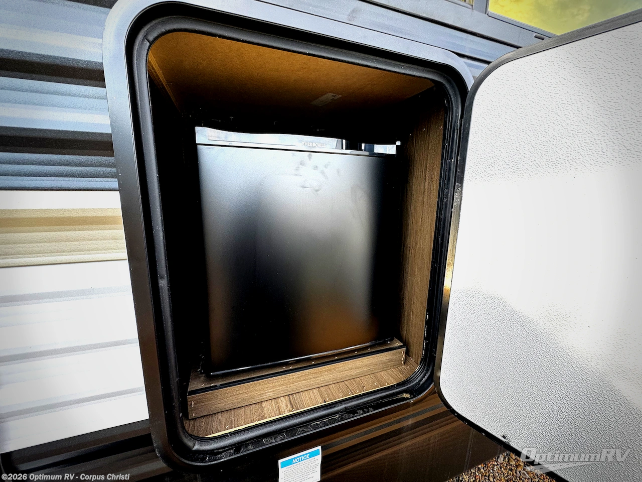 2026 Prime Time Avenger 30PO - New Travel Trailer For Sale by Optimum RV - Corpus Christi in Robstown, Texas features Slideout, Awning