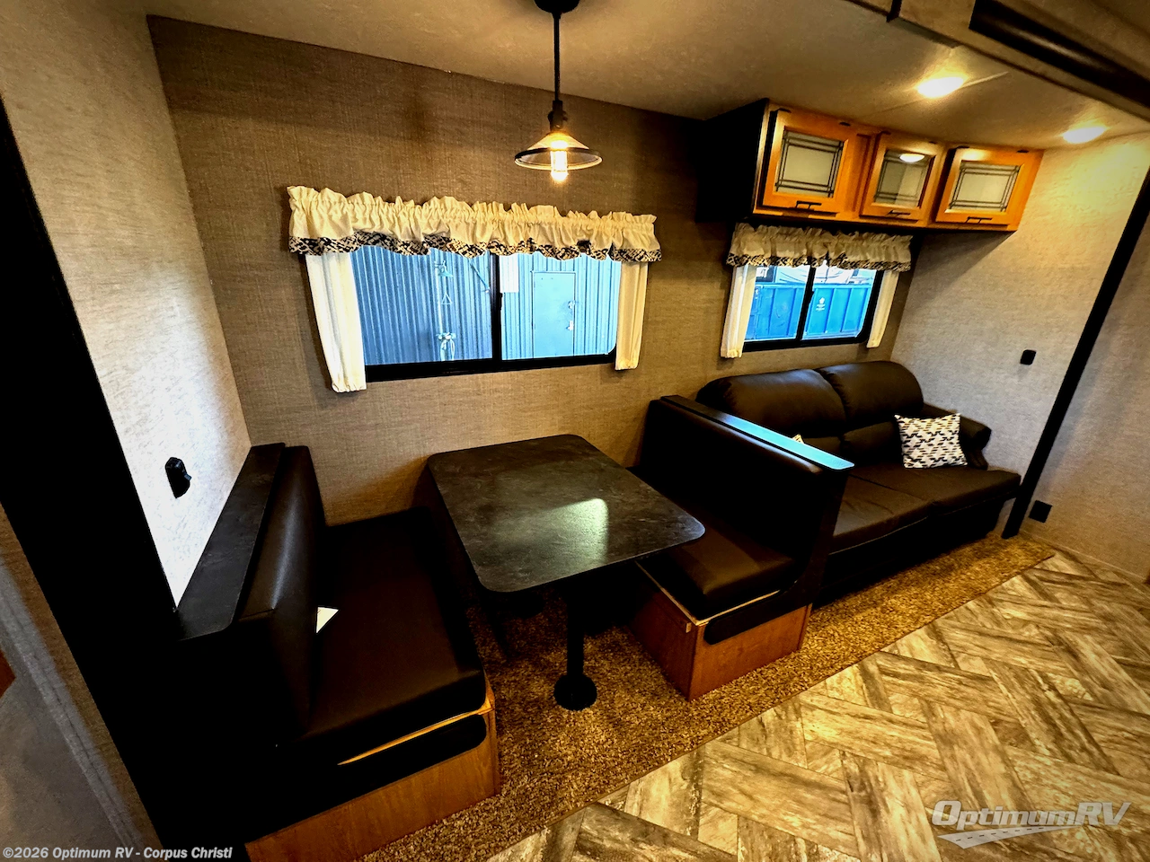 Used 2025 HL Enterprise Hy-Line 38 Premier available in Robstown, Texas