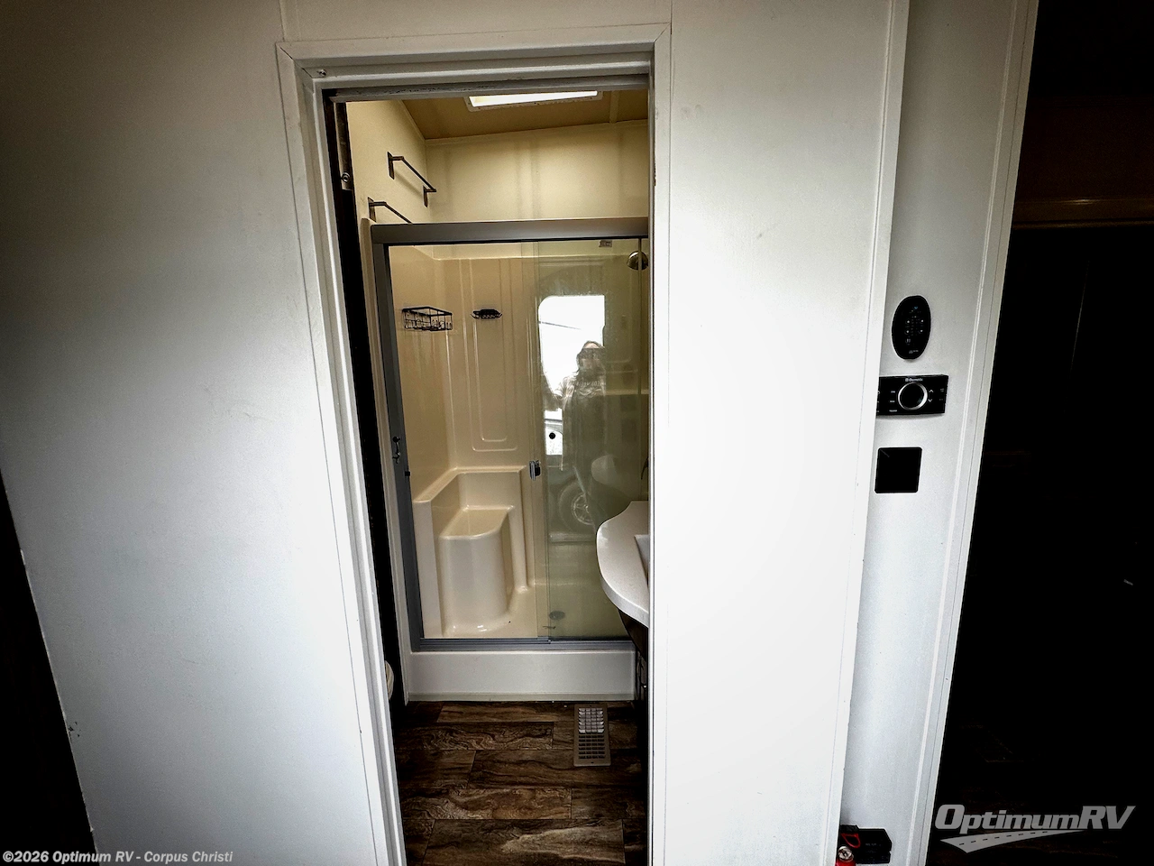 2019 Forest River Cedar Creek Silverback 37FLK - Used Fifth Wheel For Sale by Optimum RV - Corpus Christi in Robstown, Texas features Awning, Slideout