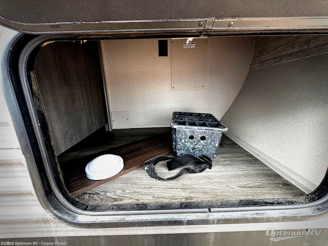 2025 Coachmen Catalina Legacy Edition 343BHTS - Used Travel Trailer For Sale by Optimum RV - Corpus Christi in Robstown, Texas features Awning, Slideout