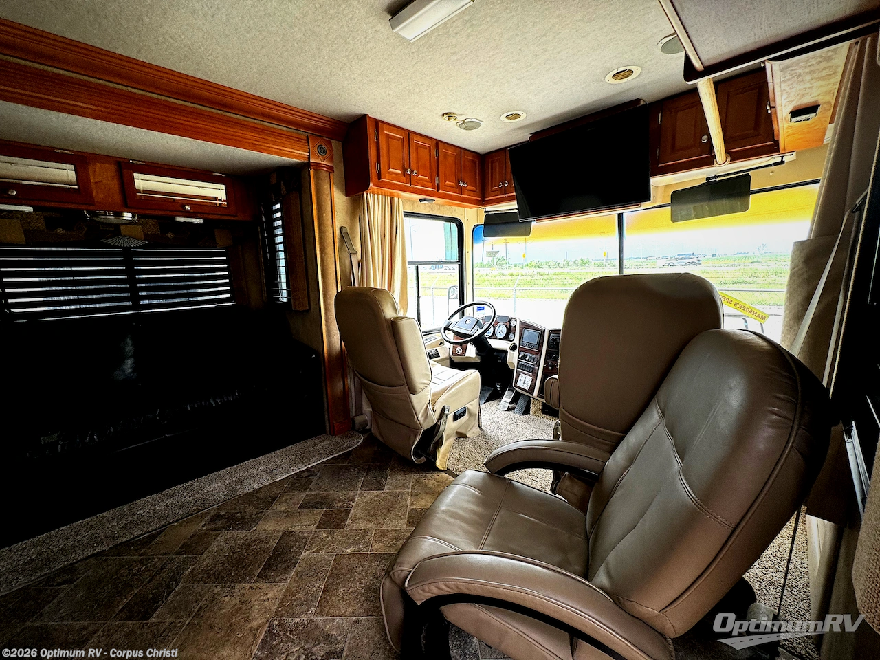 2007 Gulf Stream Crescendo 8356 CRW - Used Class A For Sale by Optimum RV - Corpus Christi in Robstown, Texas features Slideout