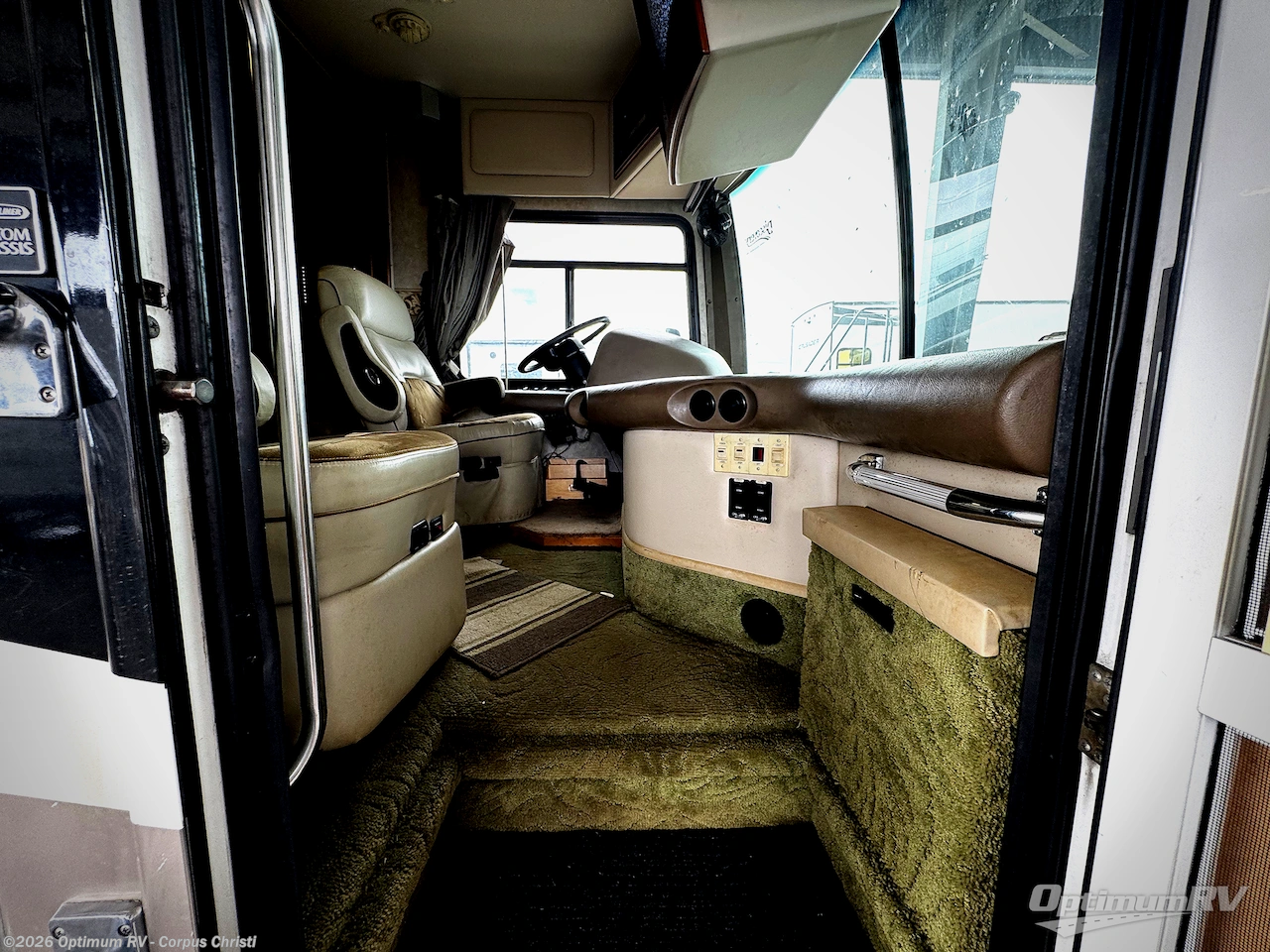 2003 Fleetwood Discovery 38U - Used Class A For Sale by Optimum RV - Corpus Christi in Robstown, Texas features Slideout