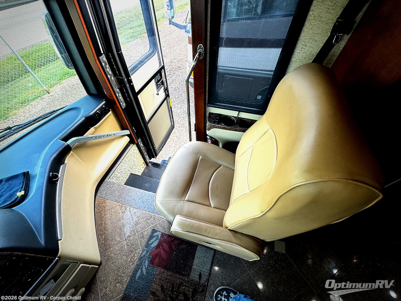 Used 2011 Newmar Ventana 3433 available in Robstown, Texas