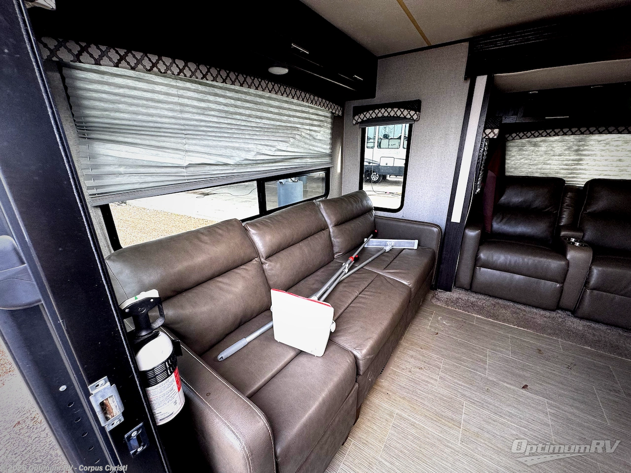 2018 Dutchmen Kodiak Ultimate 290RLSL - Used Travel Trailer For Sale by Optimum RV - Corpus Christi in Robstown, Texas features Slideout, Awning
