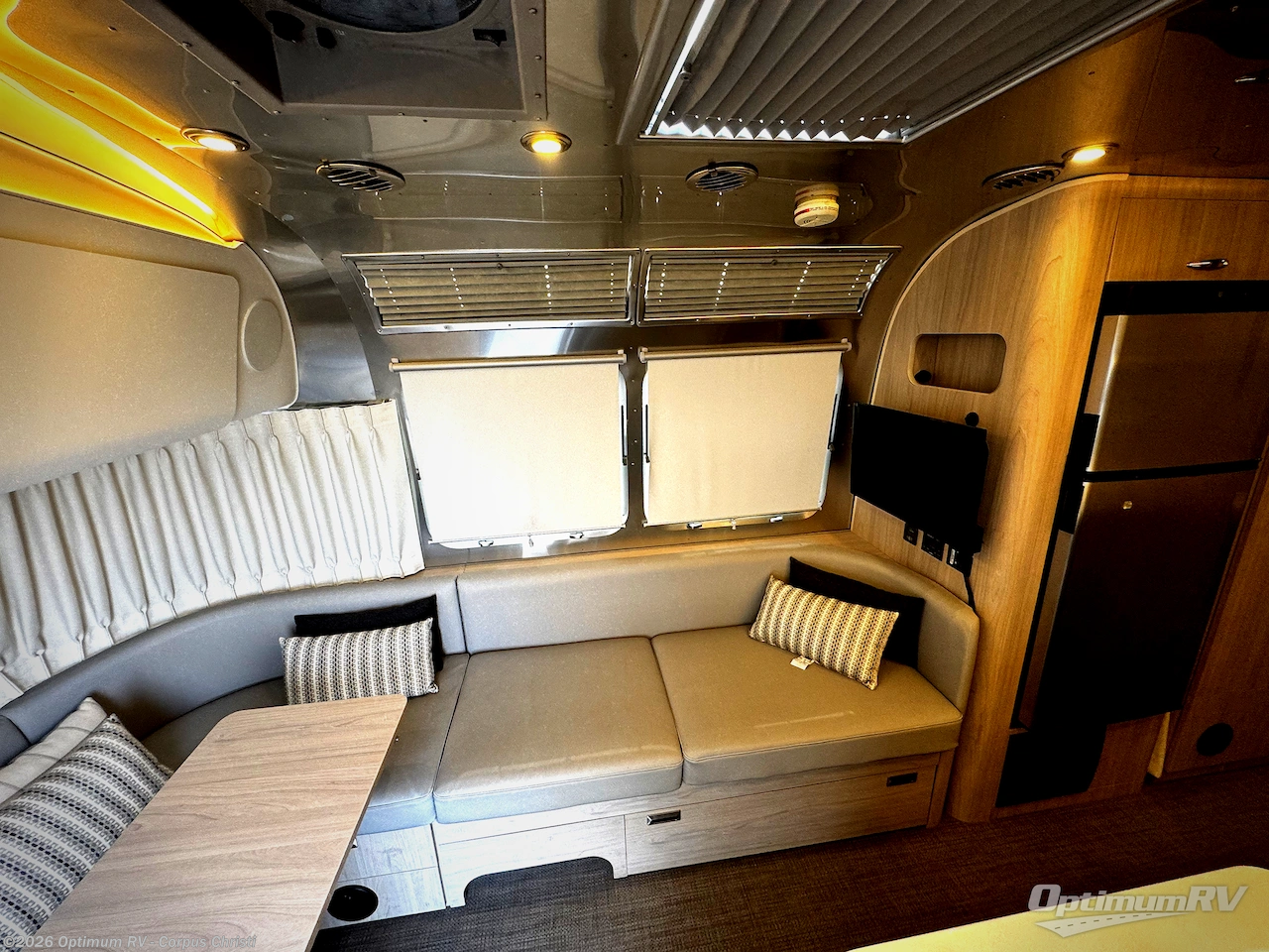 2022 Globetrotter 27FB by Airstream from Optimum RV - Corpus Christi in Robstown, Texas