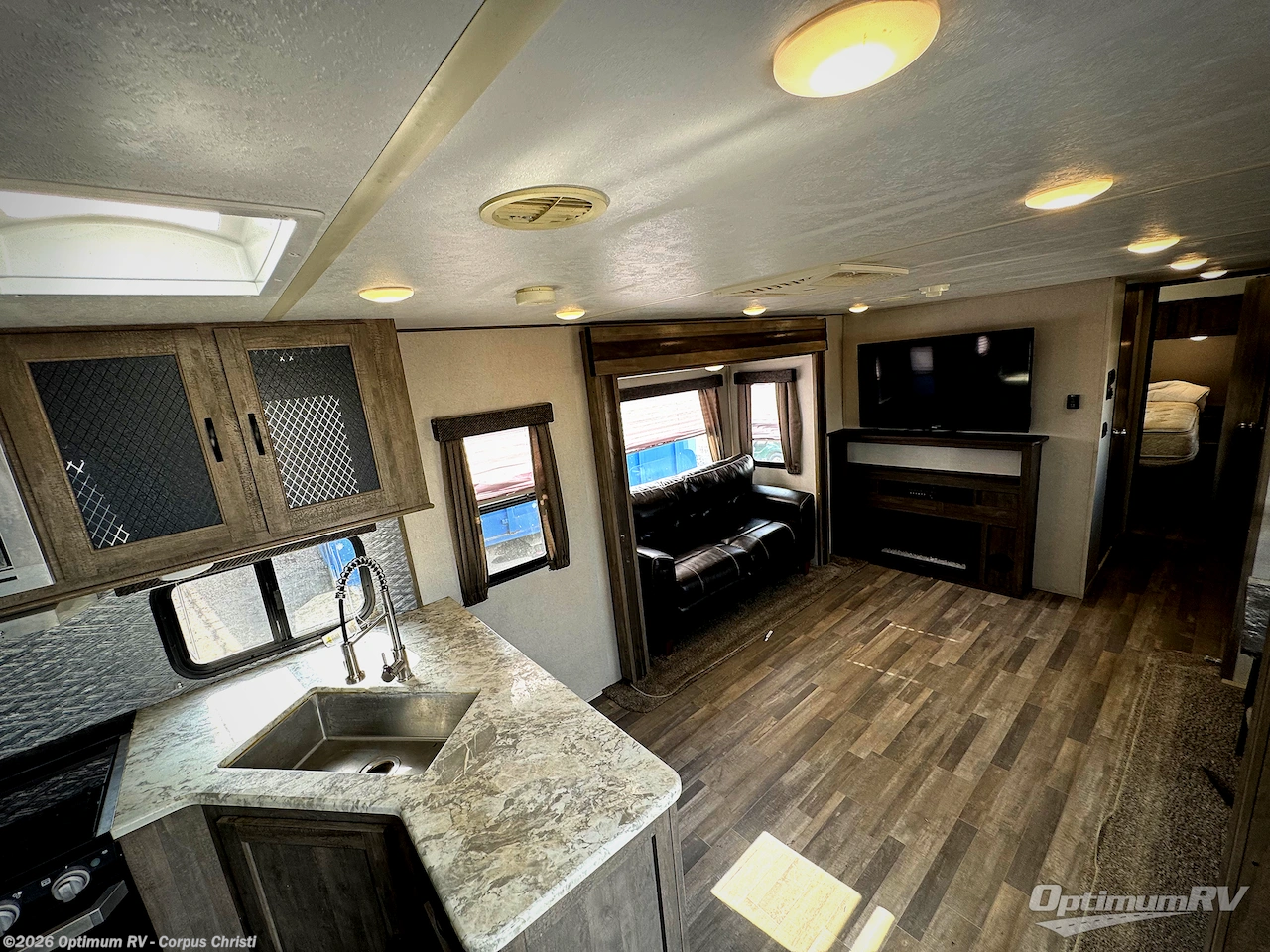 2019 Forest River Vibe 33RK - Used Travel Trailer For Sale by Optimum RV - Corpus Christi in Robstown, Texas features Slideout, Awning