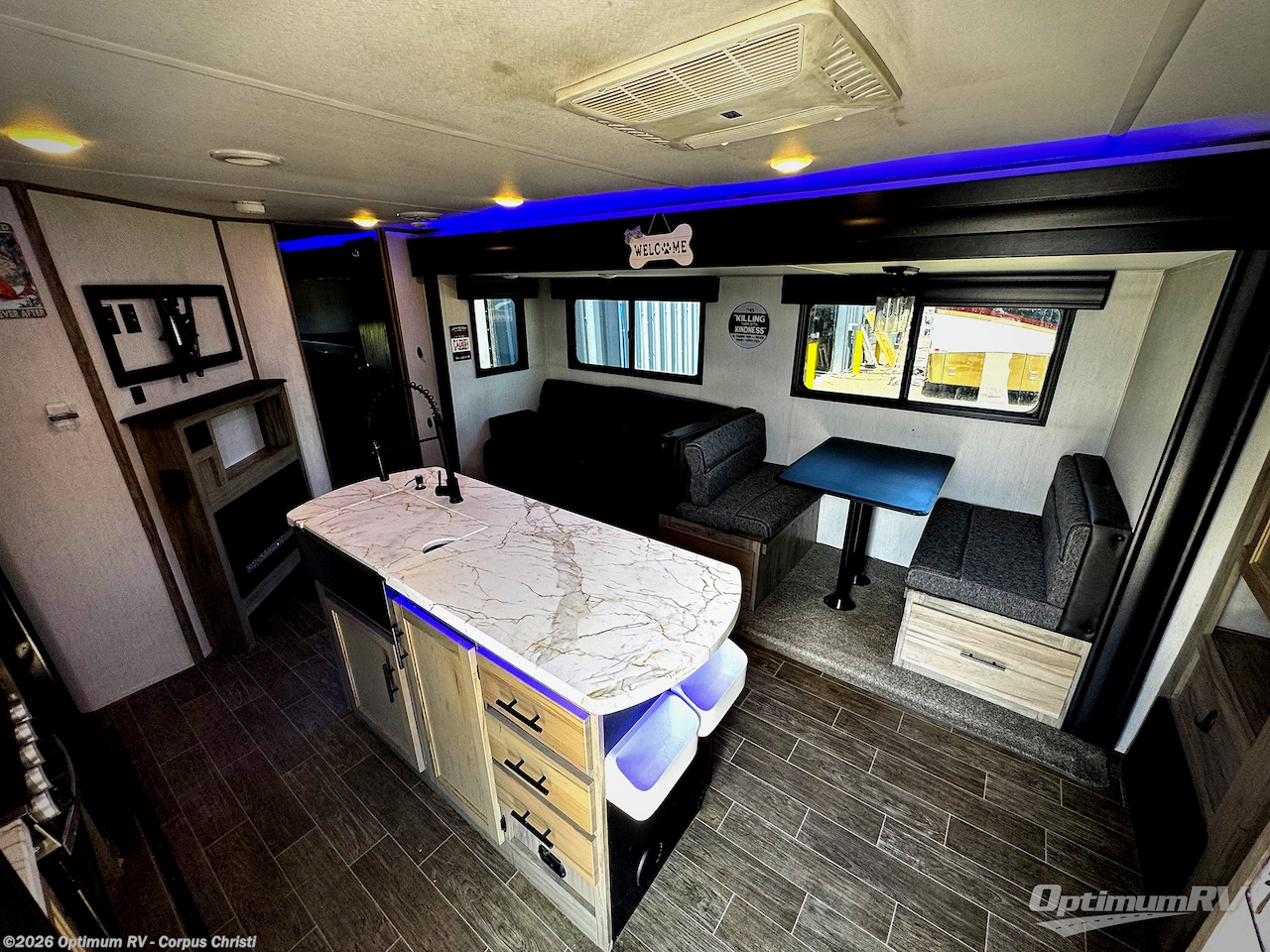 2022 Forest River Cherokee Alpha Wolf 33BH-L - Used Travel Trailer For Sale by Optimum RV - Corpus Christi in Robstown, Texas features Awning, Slideout