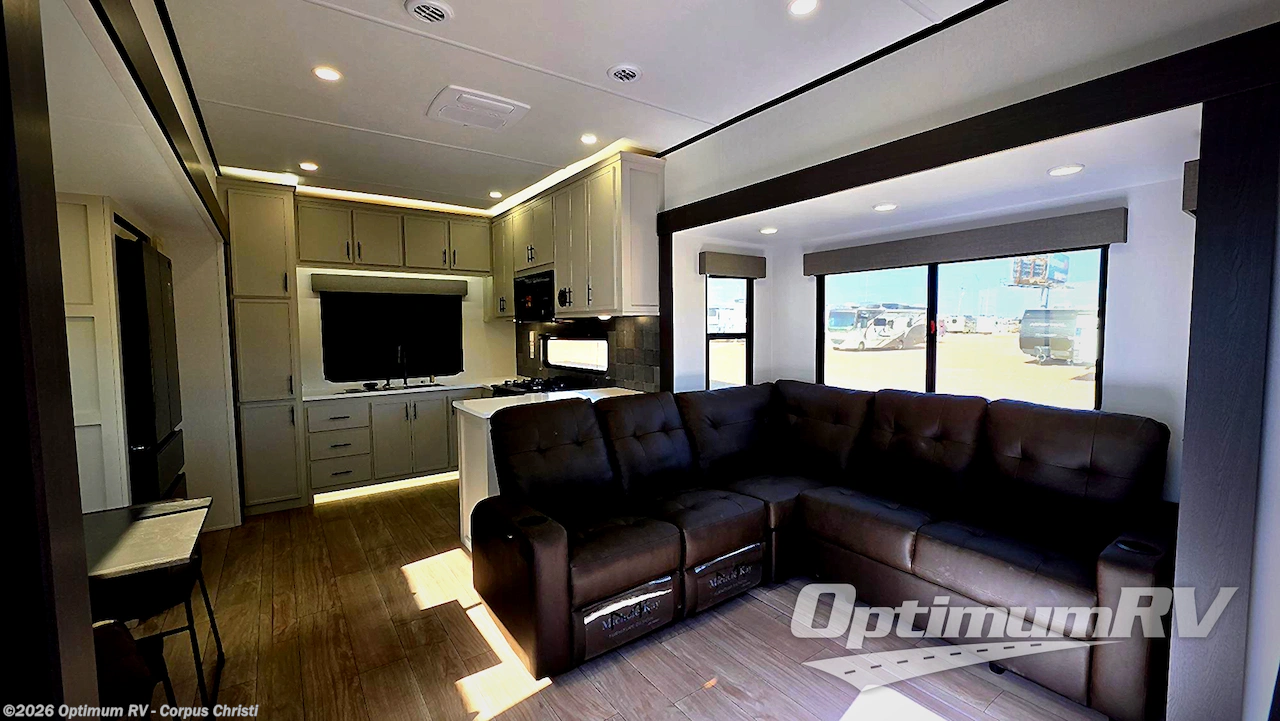 New 2027 Prime Time Crusader KING33 available in Robstown, Texas
