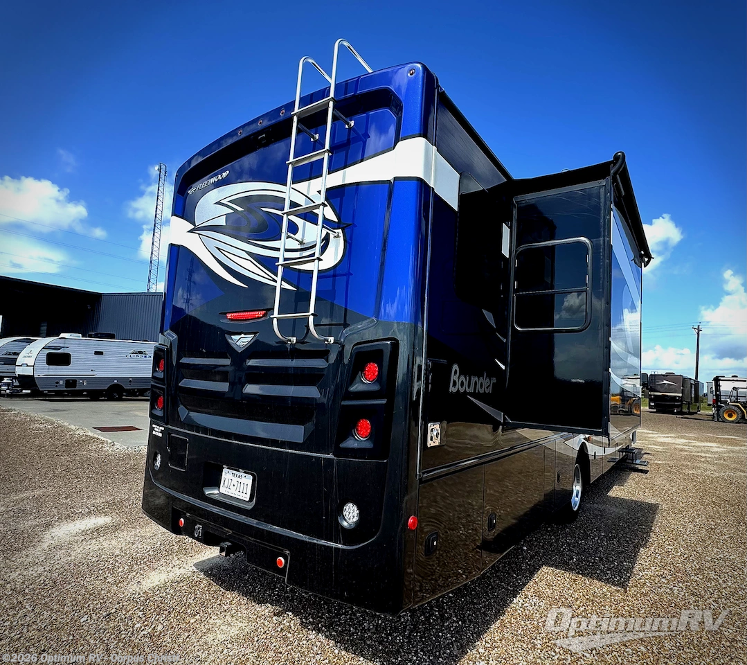 2018 Fleetwood Bounder 36F - Used Class A For Sale by Optimum RV - Corpus Christi in Robstown, Texas features Slideout, Awning