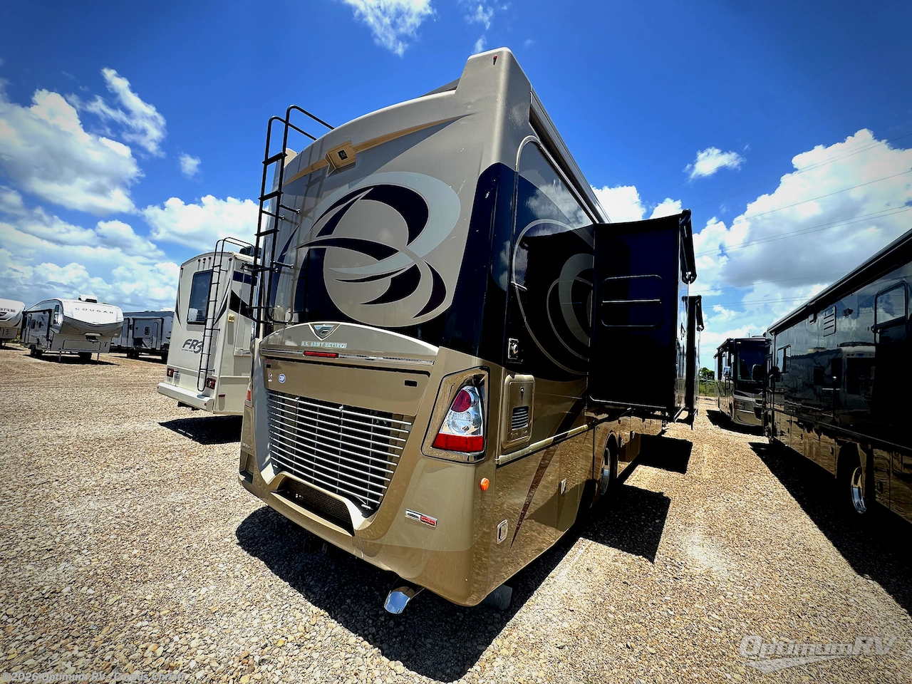 2017 Fleetwood Discovery 40E - Used Class A For Sale by Optimum RV - Corpus Christi in Robstown, Texas features Slideout