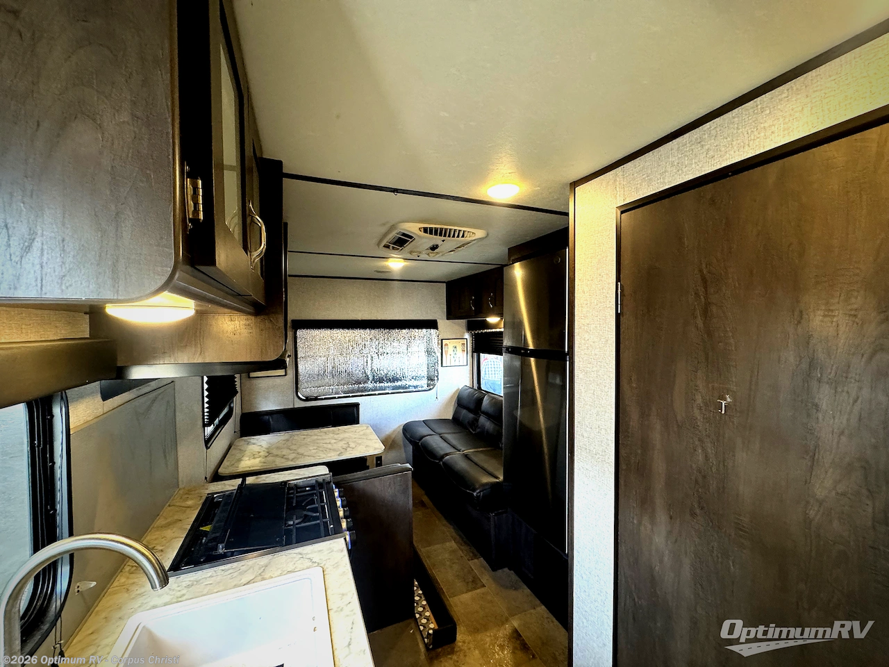 2021 Dutchmen Coleman Lantern LT Series 202RD - Used Travel Trailer For Sale by Optimum RV - Corpus Christi in Robstown, Texas features Awning