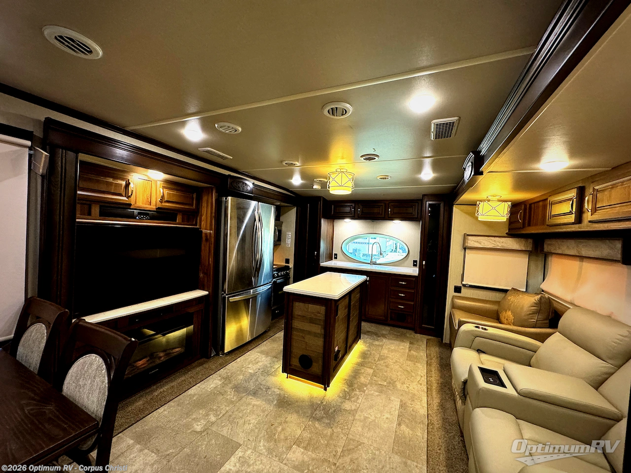 Used 2019 Palomino Columbus Castaway 86FK available in Robstown, Texas